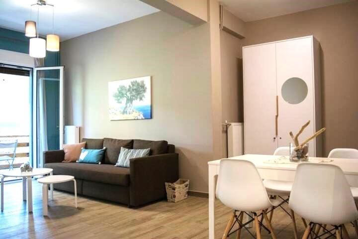 Chic And Minimal Apartment Close To Thissio Metro เอเธนส์ ภายนอก รูปภาพ